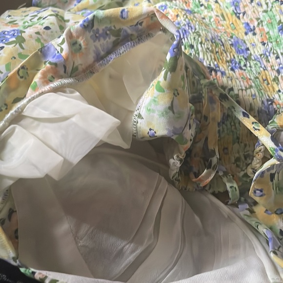 ASTR Clairemont Puff-Sleeve Top - Picture 12 of 12